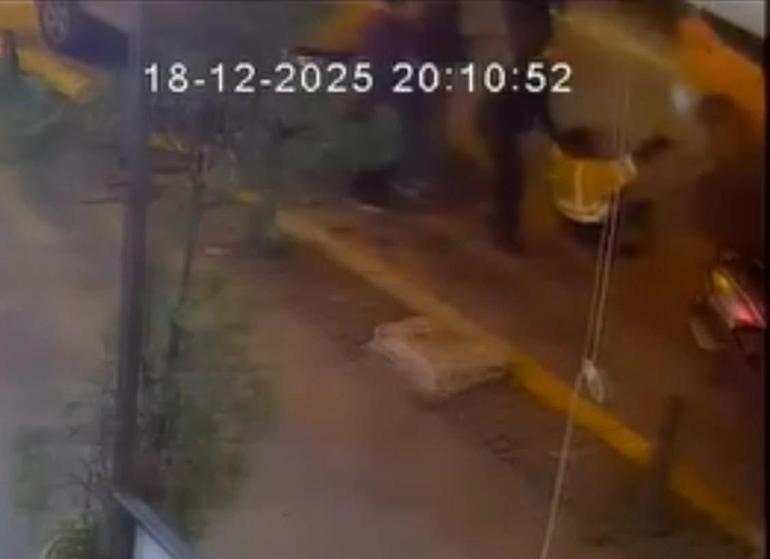 Eyüpsultanda İETT şoförünün tartıştığı bisikletliye çarpıp kaçtığı anlar kamerada