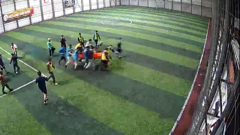 Halı sahada kalp krizi geçirip öldü