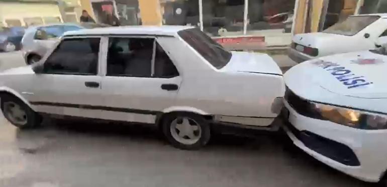 Drift atıp, polisten kaçan ehliyet sürücü, kaza yapınca yakalandı; o anlar kamerada