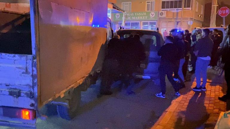 Bursada park halindeki 3 araca çarpıp kaçan kamyonetin alkollü sürücüsü, yakalandı