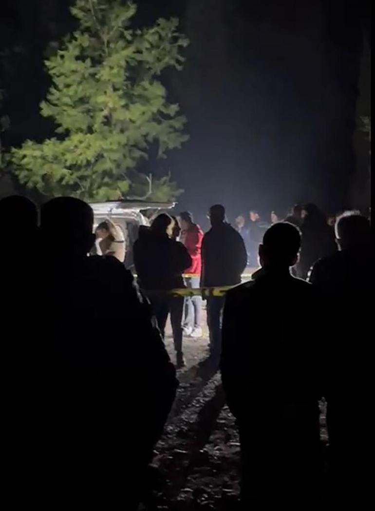 Mezarlıkta park halindeki otomobilde iki gencin cansız bedeni bulundu