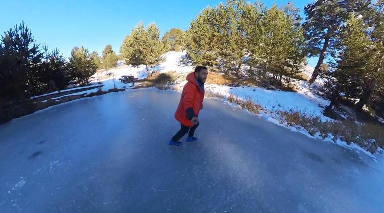 Buz tutan gölde patenle kaydı