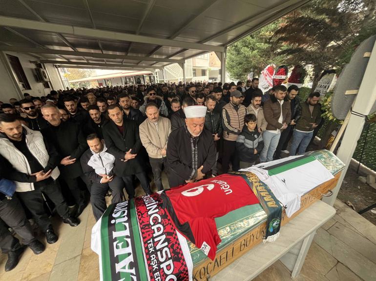 Silahlı kavgada ölen futbolcu toprağa verildi