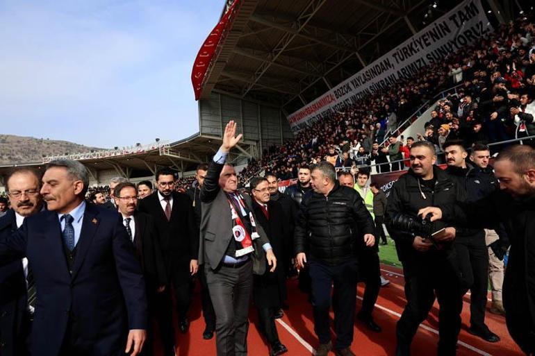 Bakan Bak: UEFA ve FIFA standartlarında 41 stadyum yaptık