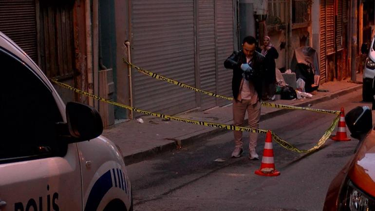 Bayrampaşada cam silerken 3üncü kattan düşen kadın ağır yaralandı