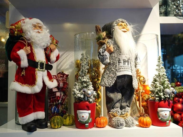 Yeni yıl sepetleri 3 bin liradan, canlı çamlar 1200 liradan alıcı buluyor