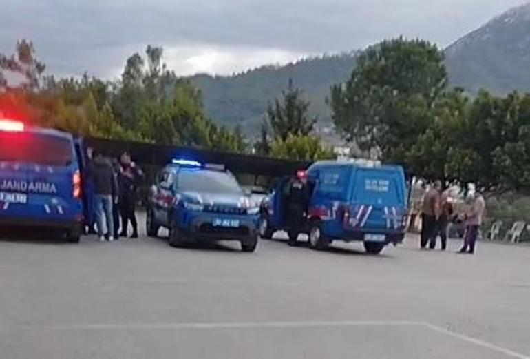 Ortaokul öğrencisi, okul müdürünü tüfekle vurdu