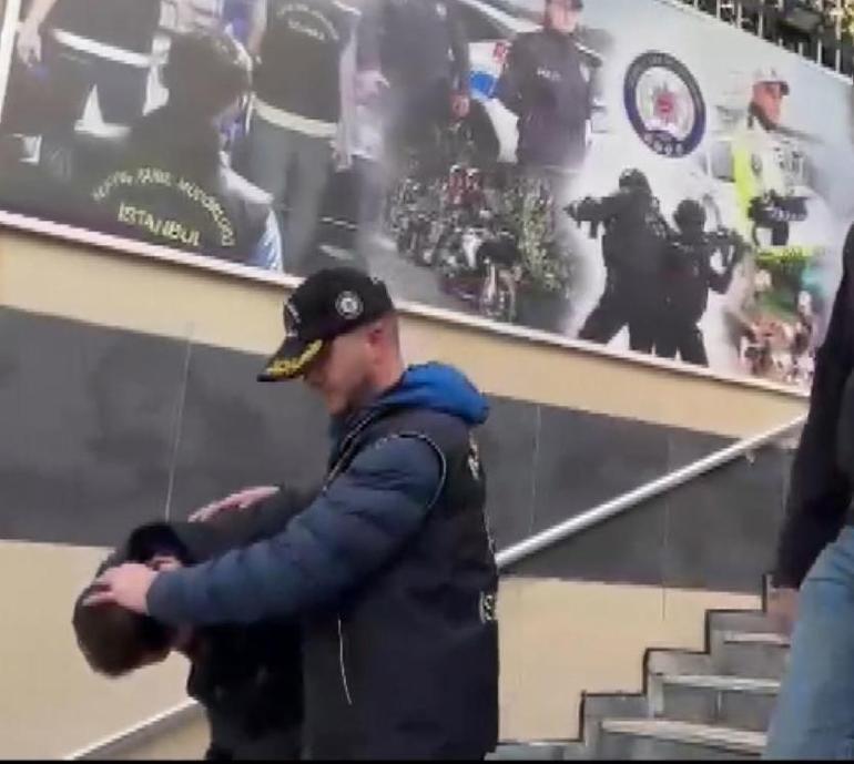 Kendisini Lübnanlı Murat olarak tanıtan şüpheli turist kadını ikna etmek için döviz bürosuna götürmüş