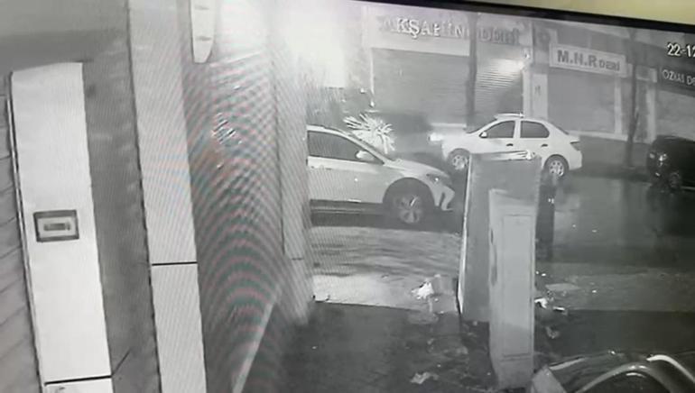 Zeytinburnu’nda park halindeki otomobile uzun namlulu silahla ateş açtılar; o anlar kamerada