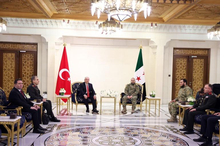 Bakan Güler, Suriye Savunma Bakanı Tümgeneral Ebu Kasra ile bir araya geldi