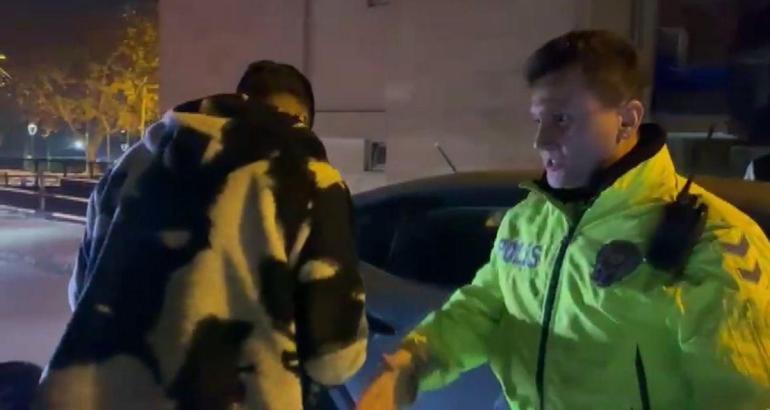 Trafik polisine arkadaşının ehliyetini verdi, ‘benim eski fotoğrafım’ dedi