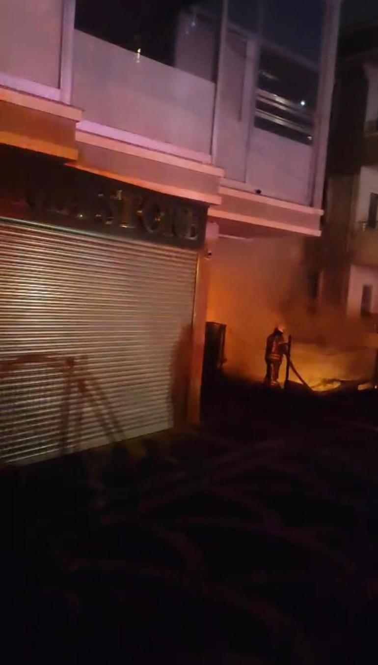 Ümraniyede iş yerinde çıkan yangın söndürüldü