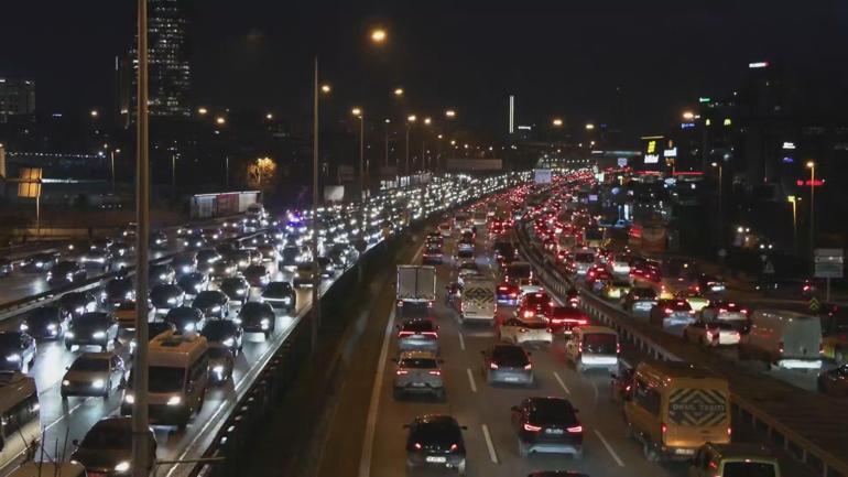 İstanbulda derbi öncesi trafik yoğunluğu yüzde 90a ulaştı