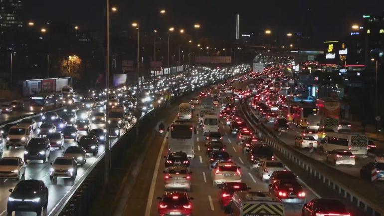 İstanbulda derbi öncesi trafik yoğunluğu yüzde 90a ulaştı