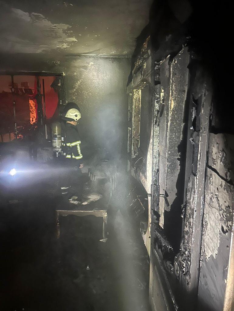 2 katlı evde çıkan yangın söndürüldü