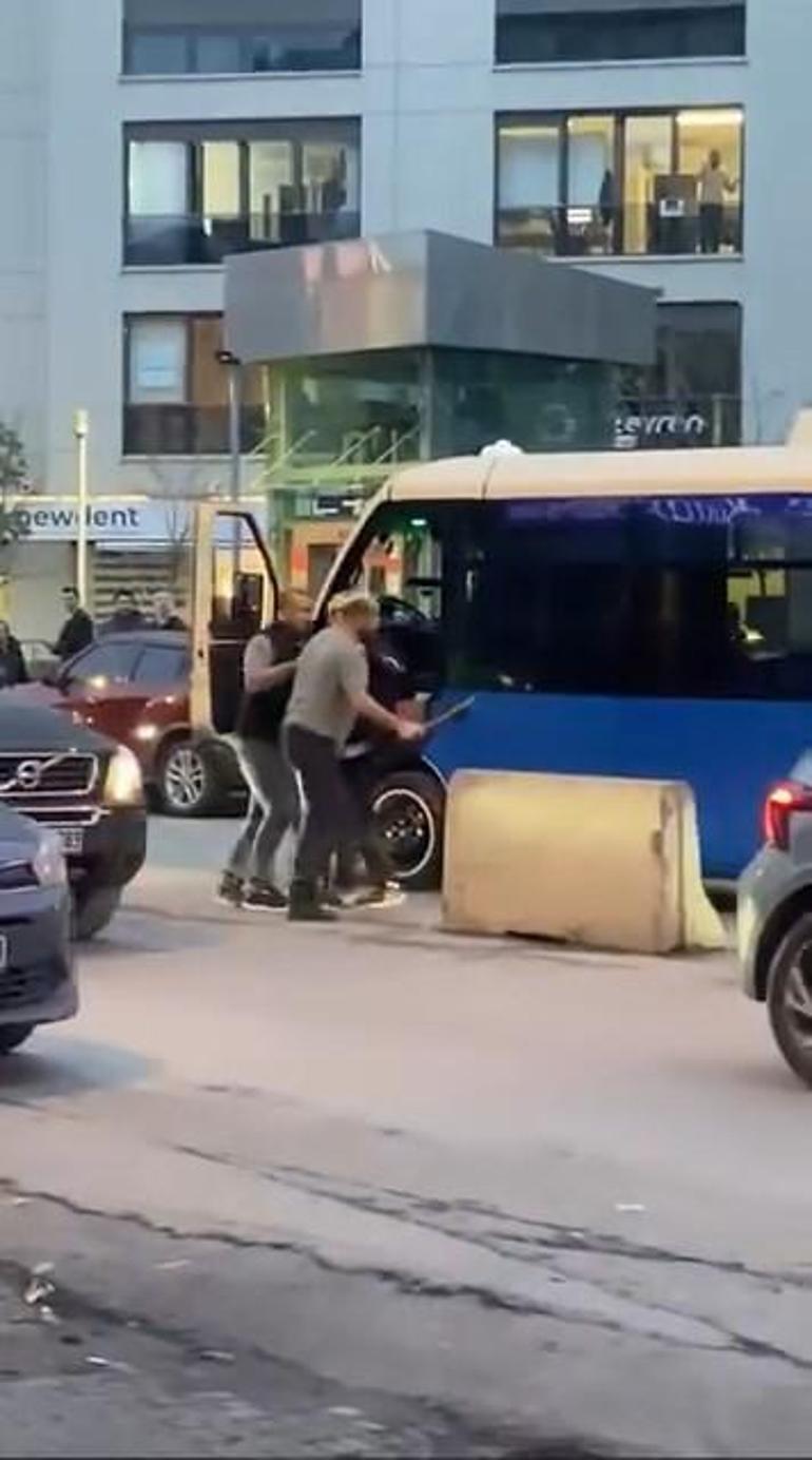 Kadıköy’de trafikteki sopalı kavga kamerada