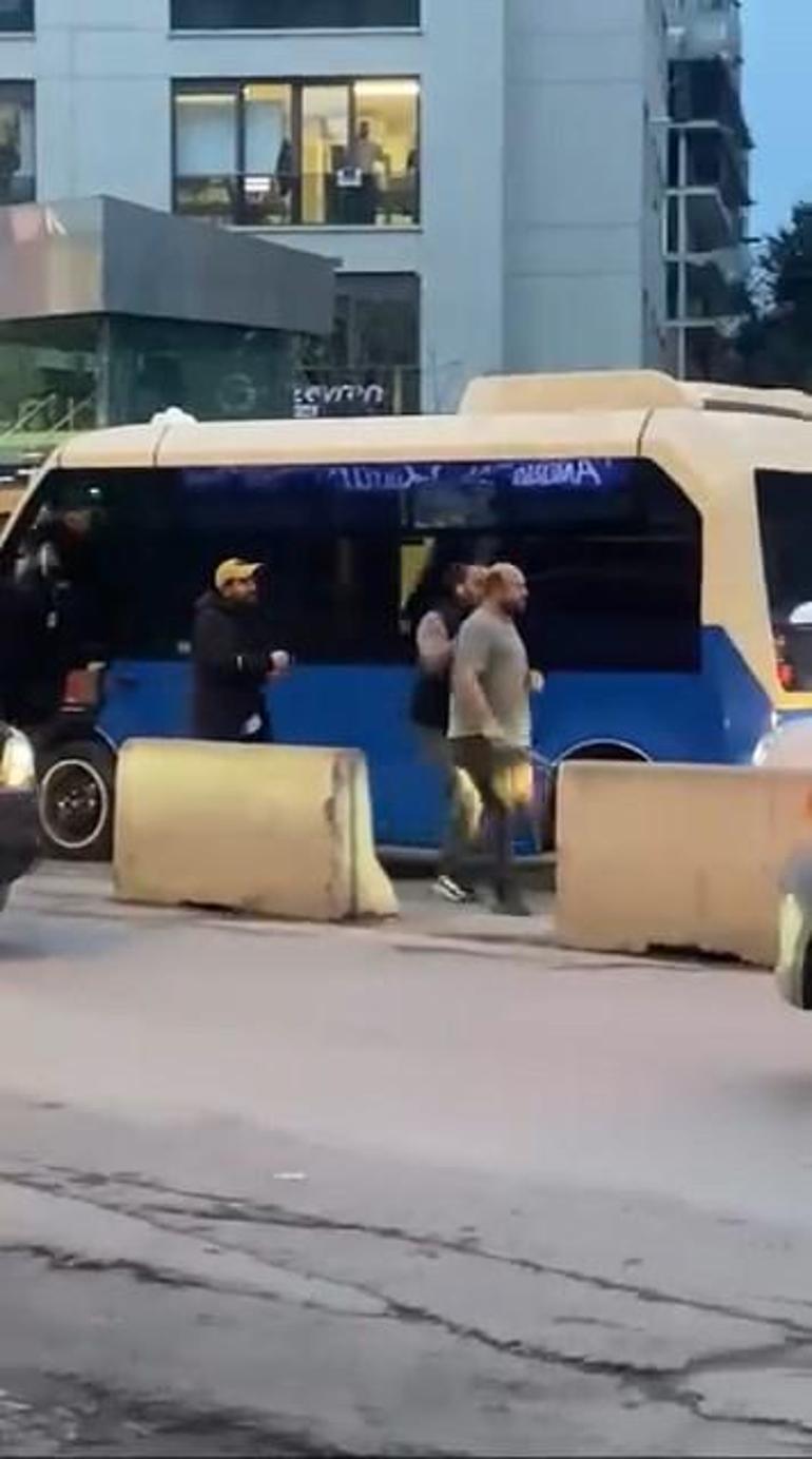 Kadıköy’de trafikteki sopalı kavga kamerada