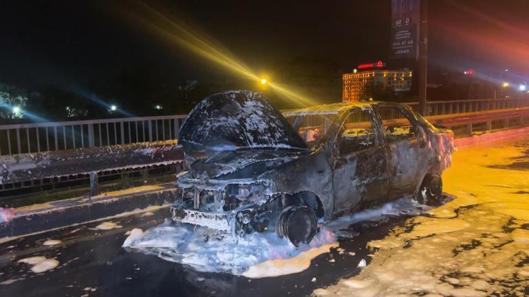 Eyüpsultan’da otomobil alev alev yandı
