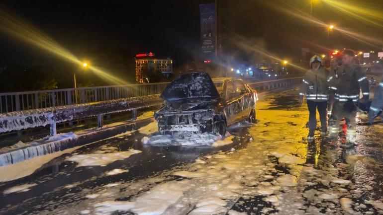 Eyüpsultan’da otomobil alev alev yandı