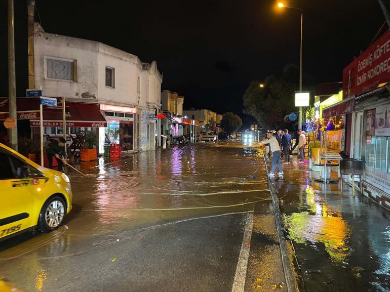 Bodrumda sağanak; evin istinat duvarı çöktü, yollar göle döndü