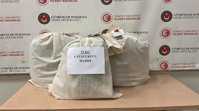 Kapıkulede otomobilde 22 kilo esrar ele geçirildi