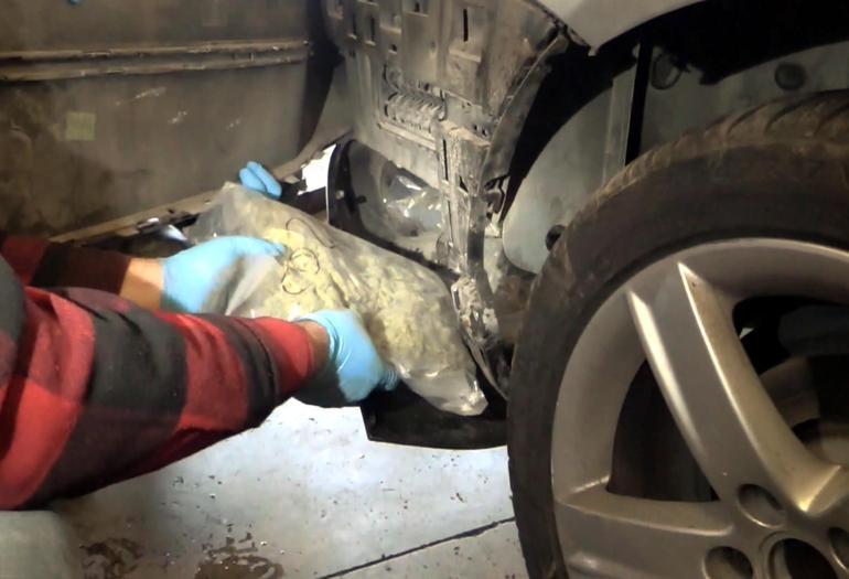Kapıkulede otomobilde 22 kilo esrar ele geçirildi