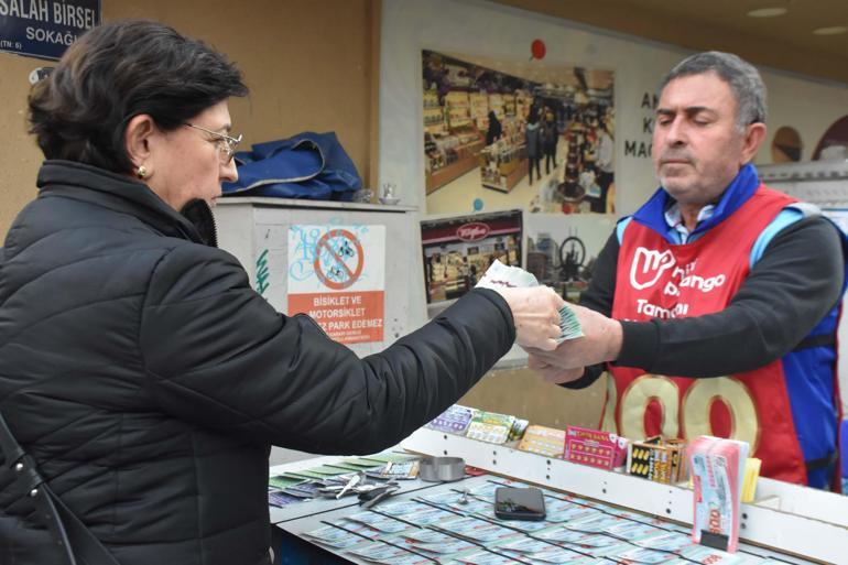 İzmirlilerden 800 milyon TL’lik rekor ikramiyeli Milli Piyango yılbaşı biletlerine yoğun ilgi