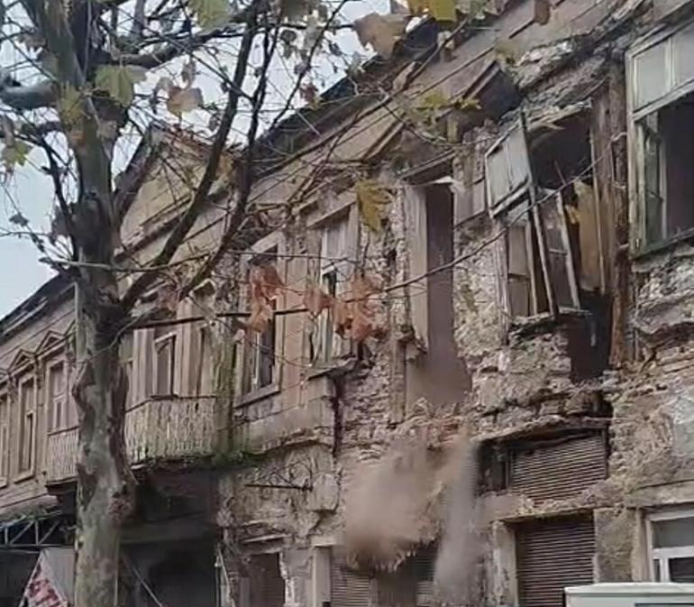 Edremit’te tarihi handan parçaları koptu