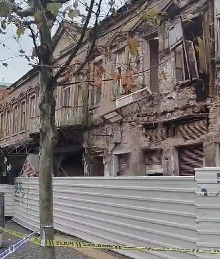 Edremit’te tarihi handan parçaları koptu