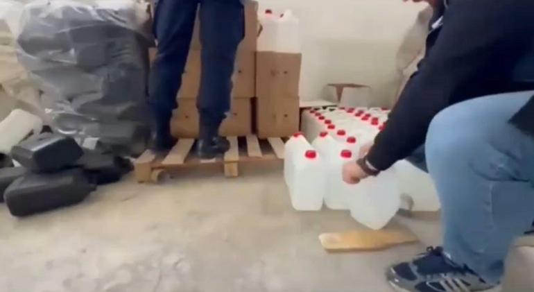 İzmir’de 3 bin 360 litre etil alkol ele geçirildi