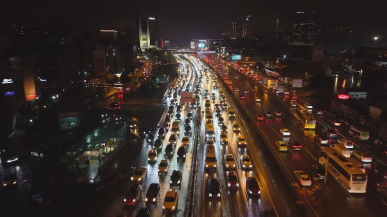 İstanbulda trafik yoğunluğu yüzde 90a ulaştı