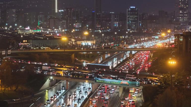 İstanbulda trafik yoğunluğu yüzde 90a ulaştı