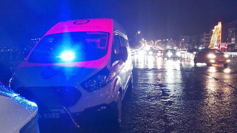 Silivride yolun karşısına geçmek isteyen kadına servis aracı çarptı