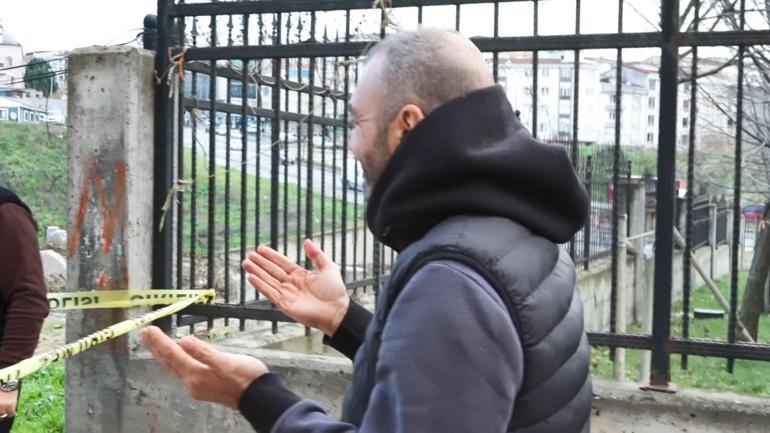 Esenyurt’ta park halindeyken arazide oluşan göçüğe düşen otomobilin sahibi: Bu arabadan çok çektim, üstünü gömün gitsin