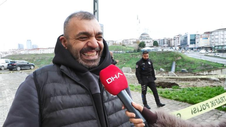 Esenyurt’ta park halindeyken arazide oluşan göçüğe düşen otomobilin sahibi: Bu arabadan çok çektim, üstünü gömün gitsin