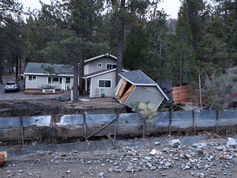 California’da fırtına ve sel nedeniyle 3 kişi hayatını kaybetti