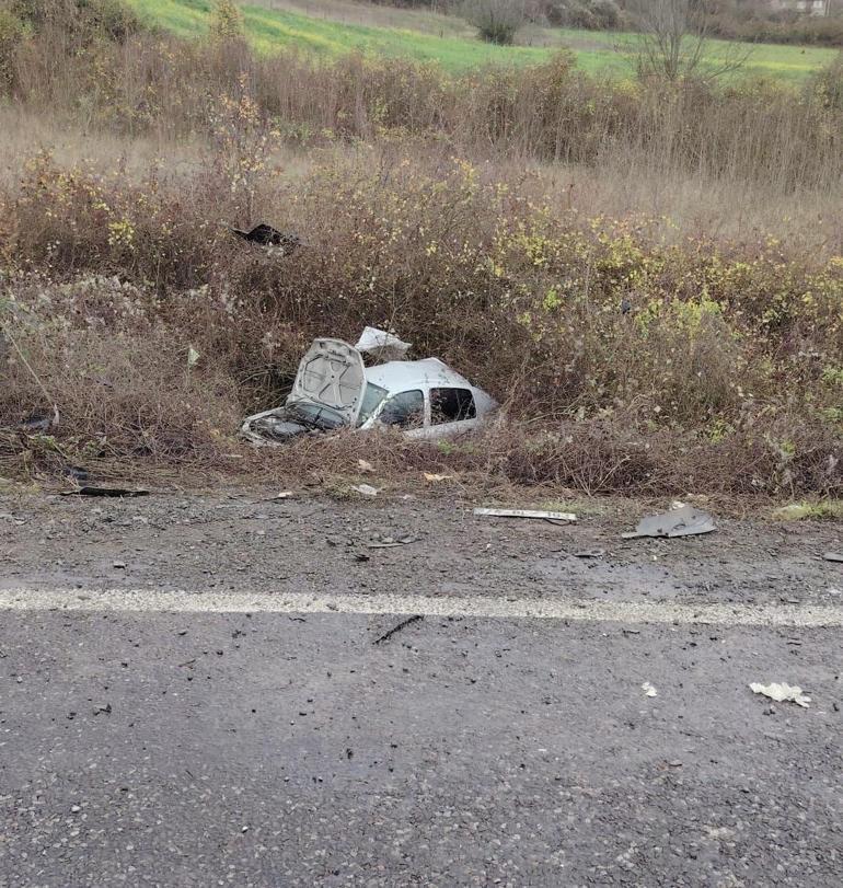 Karşı yöne geçen otomobil ile minibüsün çarpıştığı kaza kamerada