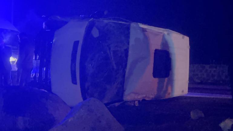 Diyarbakır’da işçi servisi minibüsü devrildi: 16 yaralı