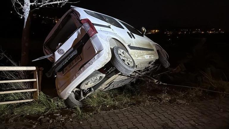 Hafif ticari araç ile otomobil çarpıştı; 3 yaralı