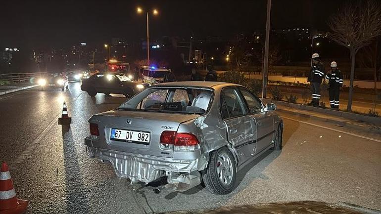 Hafif ticari araç ile otomobil çarpıştı; 3 yaralı