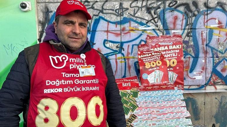 Yılbaşı öncesi Kadıköy’deki Milli Piyango bayilerinde yoğunluk