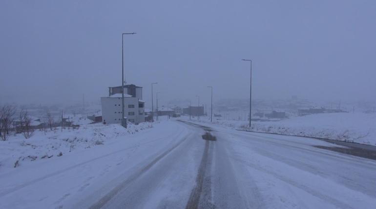 Yüksekovada kar yağışı etkili oldu