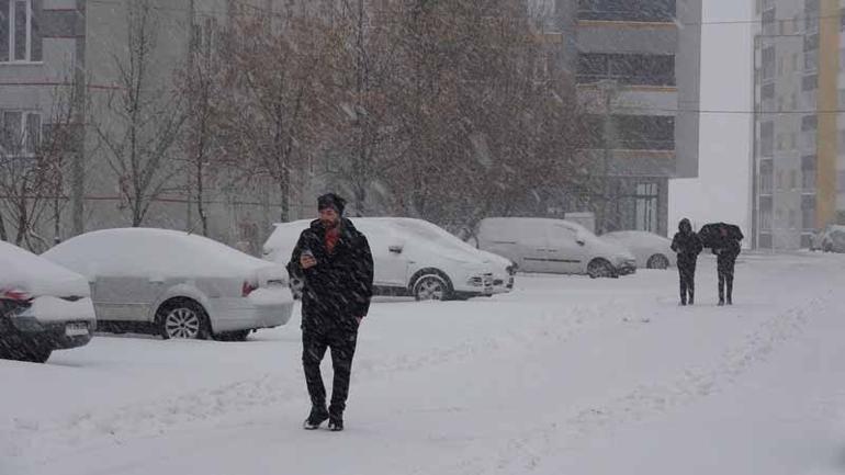 Bitliste kar yağışı; 180 köy yolu ulaşıma kapandı