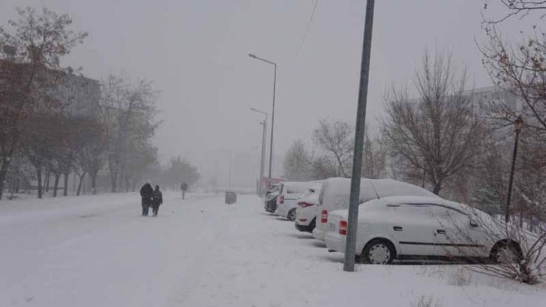 Bitliste kar yağışı; 180 köy yolu ulaşıma kapandı