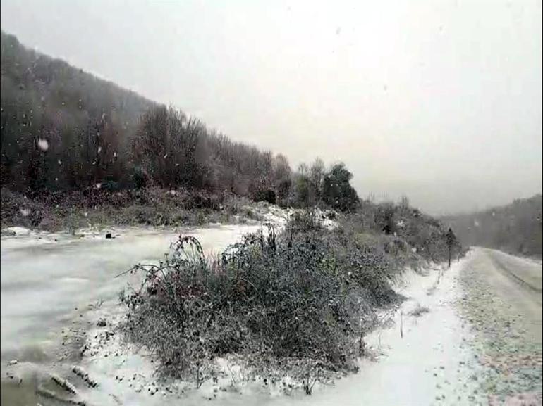 Kastamonuda kar yağışı nedeniyle 202 köy yolu kapandı