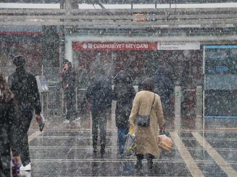 Kayseride kar yağışı