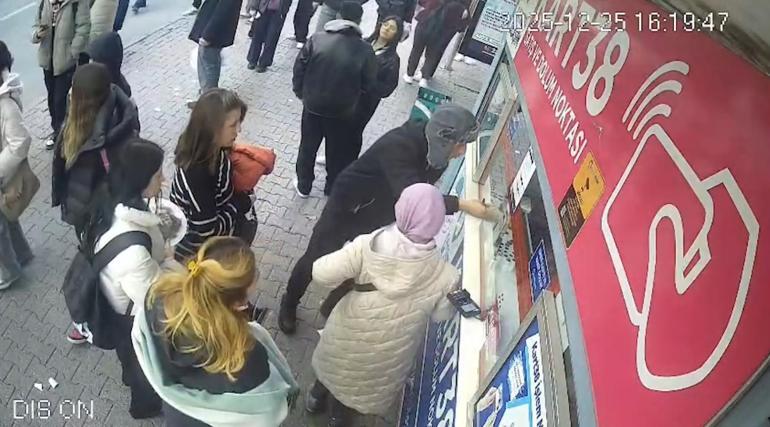 Bilet gişesi önünde düşürülen 250 avro, sahibi bulunup teslim edildi