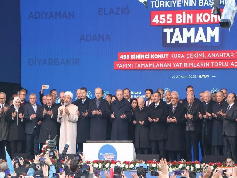 Cumhurbaşkanı Erdoğan: Sözlerimizi tutmanın bahtiyarlığıyla aziz milletimizin karşısındayız