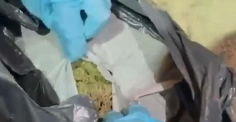 İzmir’de uyuşturucu ticareti yapan baba-oğul gözaltında