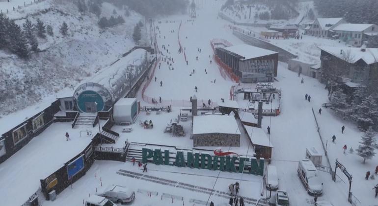 Palandöken’de kar kalınlığı 70 santimetreyi geçti; kayak merkezi dronla görüntülendi